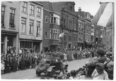 97685 Afbeelding van de geallieerde militairen van de 3rd Canadian Infantry Division tijdens de Memorial D-Day Parade ...